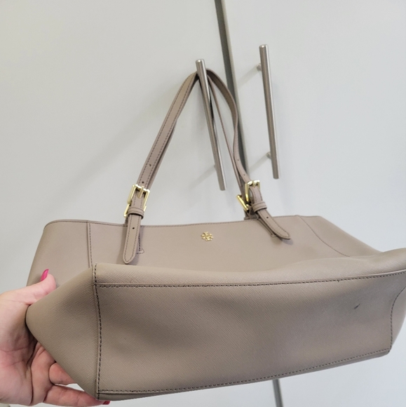 Tory Burch Gray Leather Shoulder Bag with Structured Design - Picture 3 of 6